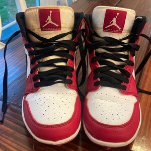 Boys Nike Air Jordan high top cleats -Size 7.